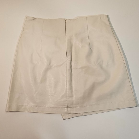 Pleather skirt/skort with rhinestones in light cream color. Size XL. NWOT - Picture 3 of 6